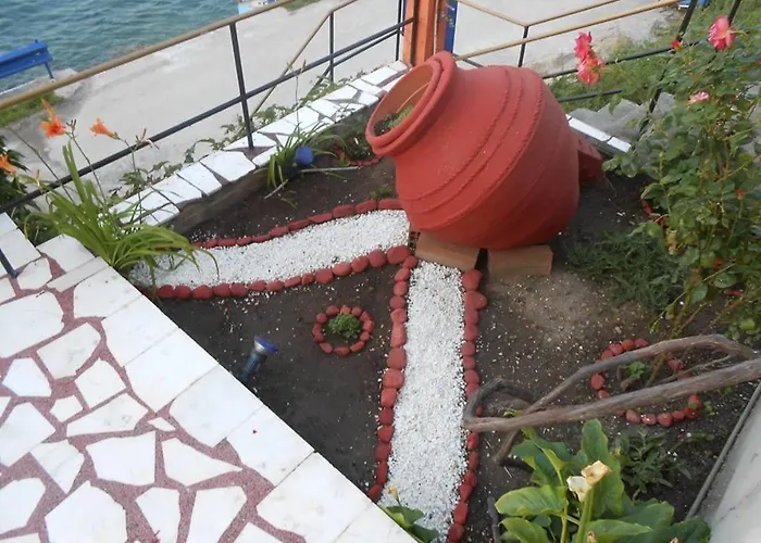 To Pithari Skala Marion